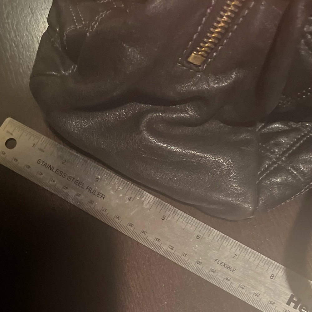 Marc Jacobs quilted black leather handbag in great condition. Gold hardware. - Picture 11 of 14